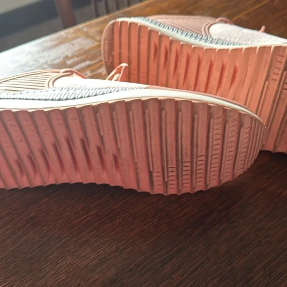 PUMA shoes. Size women 11 - Picture 6 of 6